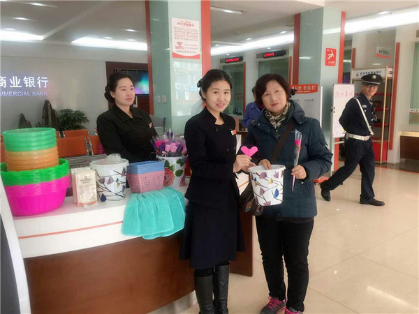 延边农商行延江支行积极做好春节期间金融服务