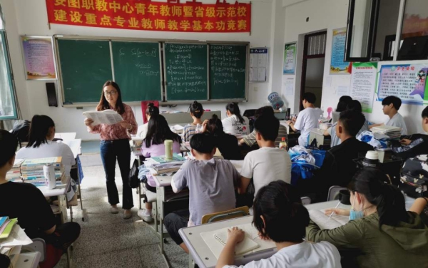 姜亚琴 奉化奉港中学语文教师 现在安图县职业教育中心支教