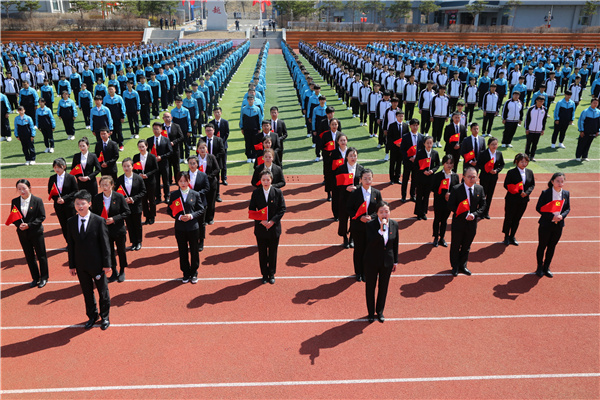 延吉市职业高级中学师生话红船忆初心