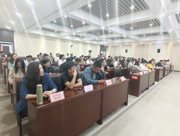安图县、龙井市、和龙市、汪清县相关部门和企业80余人现场参加活动.jpg