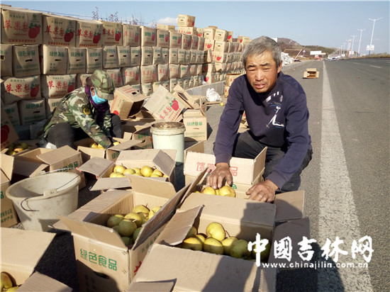 葛世忠满脸愁容.jpg