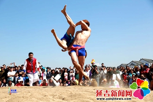 朝鲜族传统摔跤比赛.jpeg 朝鲜族传统摔跤比赛.jpeg
