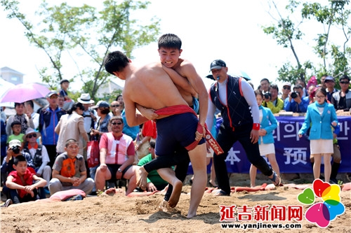 比赛精彩瞬间 金洪石 摄.jpg