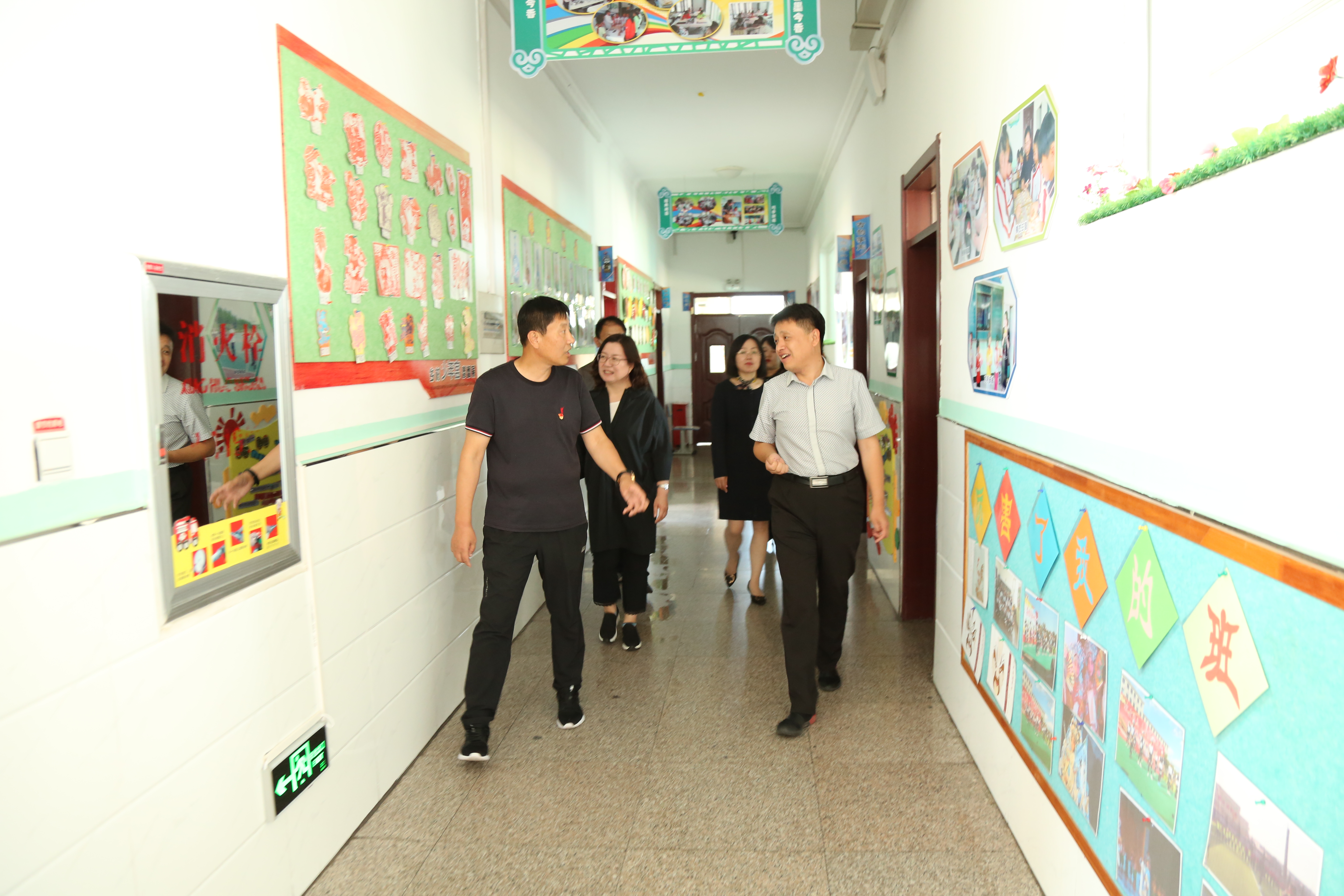 延吉市领导到春光小学慰问教育工作者